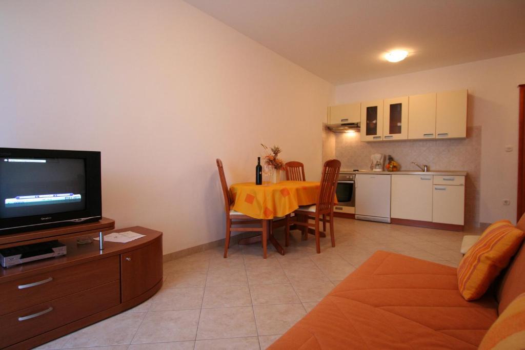 Apartments Bogovic Малинска Стая снимка