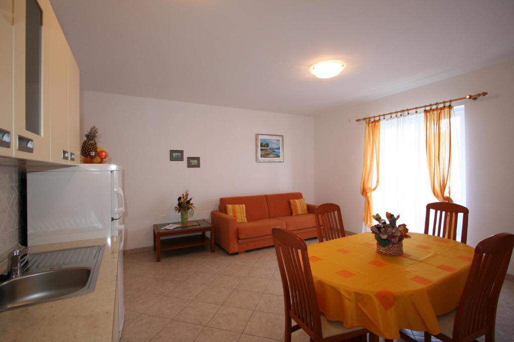 Apartments Bogovic Малинска Стая снимка