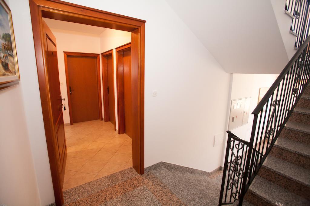 Apartments Bogovic Малинска Екстериор снимка
