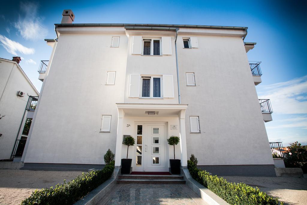 Apartments Bogovic Малинска Екстериор снимка